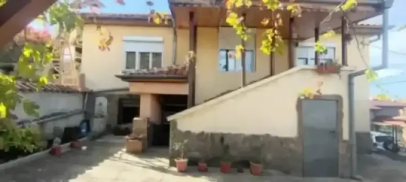 Продава КЪЩА, област Пловдив, гр. Перущица • 145000 € / 283595.35 лв. • 14848452 1 — Holmes.bg Продава КЪЩА, област Пловдив, гр. Перущица • 145000 € / 283595.35 лв. • 14848452 1