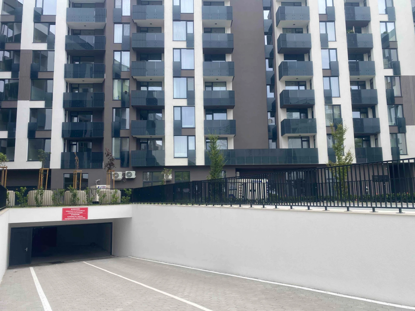 Продава ГАРАЖ, ПАРКОМЯСТО, град София, Дружба 1 • 55000 € / 107570.65 лв. • 68897908 1 — Holmes.bg Продава ГАРАЖ, ПАРКОМЯСТО, град София, Дружба 1 • 55000 € / 107570.65 лв. • 68897908 1