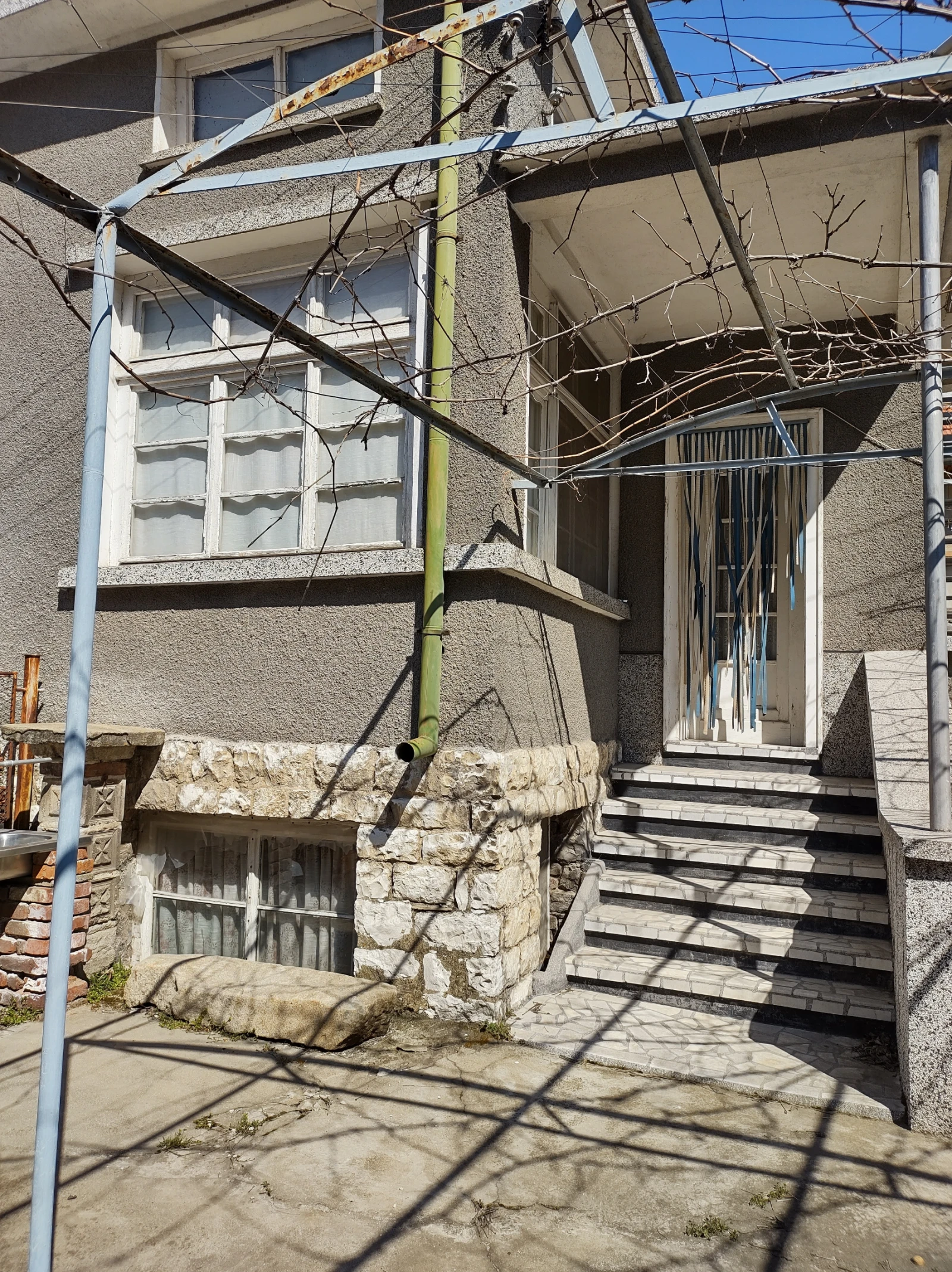 Продава КЪЩА, област Стара Загора, гр. Чирпан • 110000 € / 215141.30 лв. • 27758272 1 — Holmes.bg Продава КЪЩА, област Стара Загора, гр. Чирпан • 110000 € / 215141.30 лв. • 27758272 1