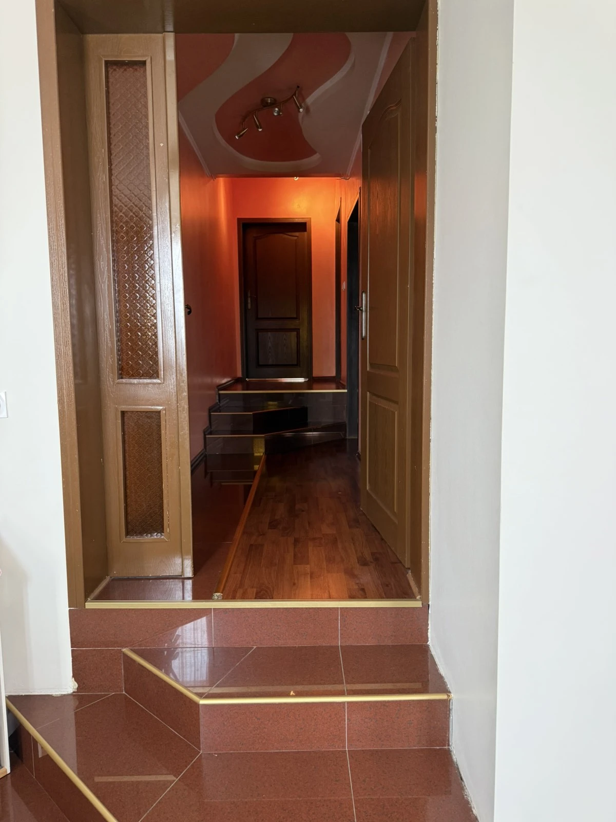 Продава КЪЩА, град Добрич, ЖП Гара • 1 € / 1.96 лв. • 53938170 1 — Holmes.bg Продава КЪЩА, град Добрич, ЖП Гара • 1 € / 1.96 лв. • 53938170 1