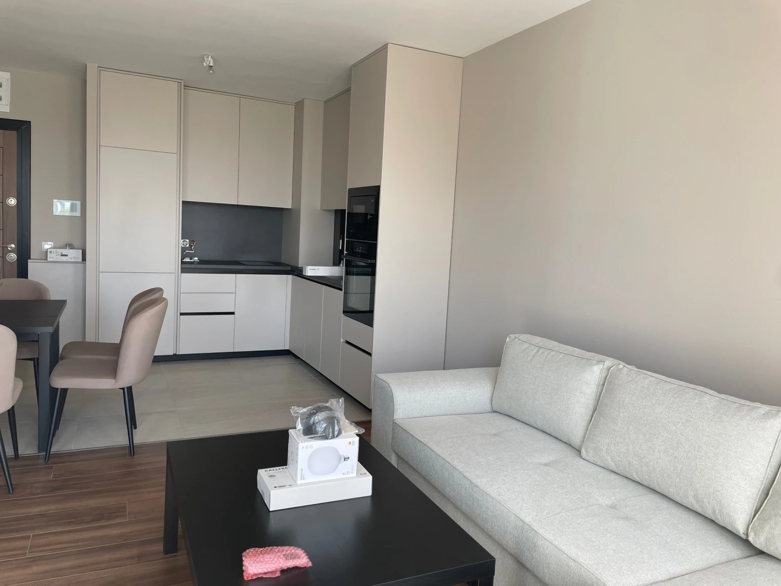 Под наем 2-СТАЕН, град София, Левски В • 1300 лв. / 664.68 € • 73512444 1 — Holmes.bg Под наем 2-СТАЕН, град София, Левски В • 1300 лв. / 664.68 € • 73512444 1