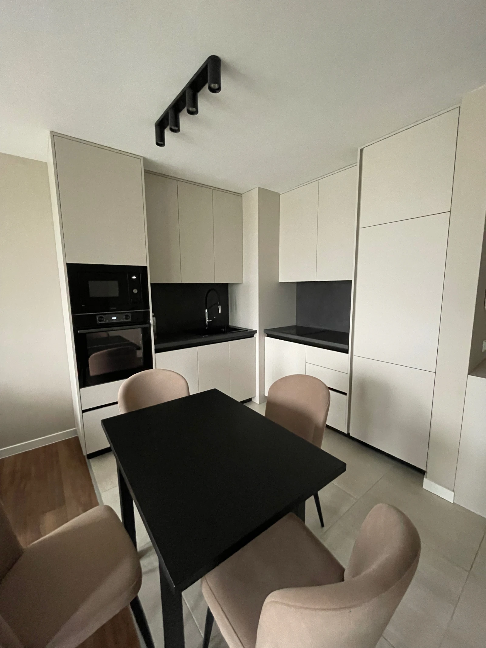 Под наем 2-СТАЕН, град София, Левски Г • 690 € / 1349.52 лв. • 89855018 1 — Holmes.bg Под наем 2-СТАЕН, град София, Левски Г • 690 € / 1349.52 лв. • 89855018 1