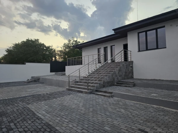 КЪЩА, 150 m2