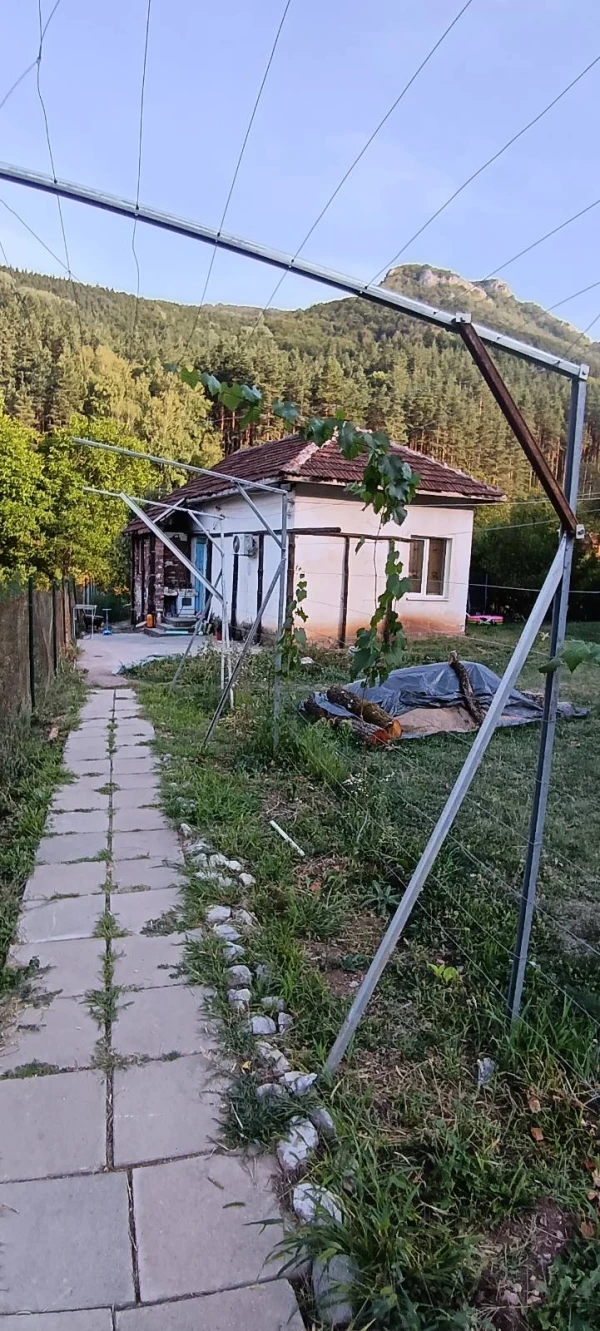КЪЩА, 64 m2
