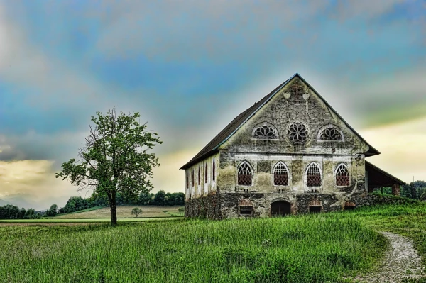 КЪЩА, 300 m2