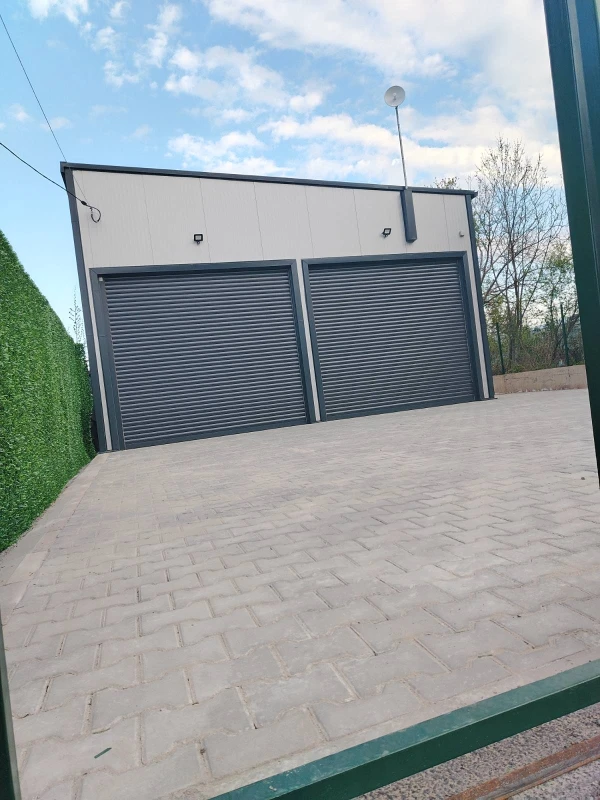 undefined, 100 m2