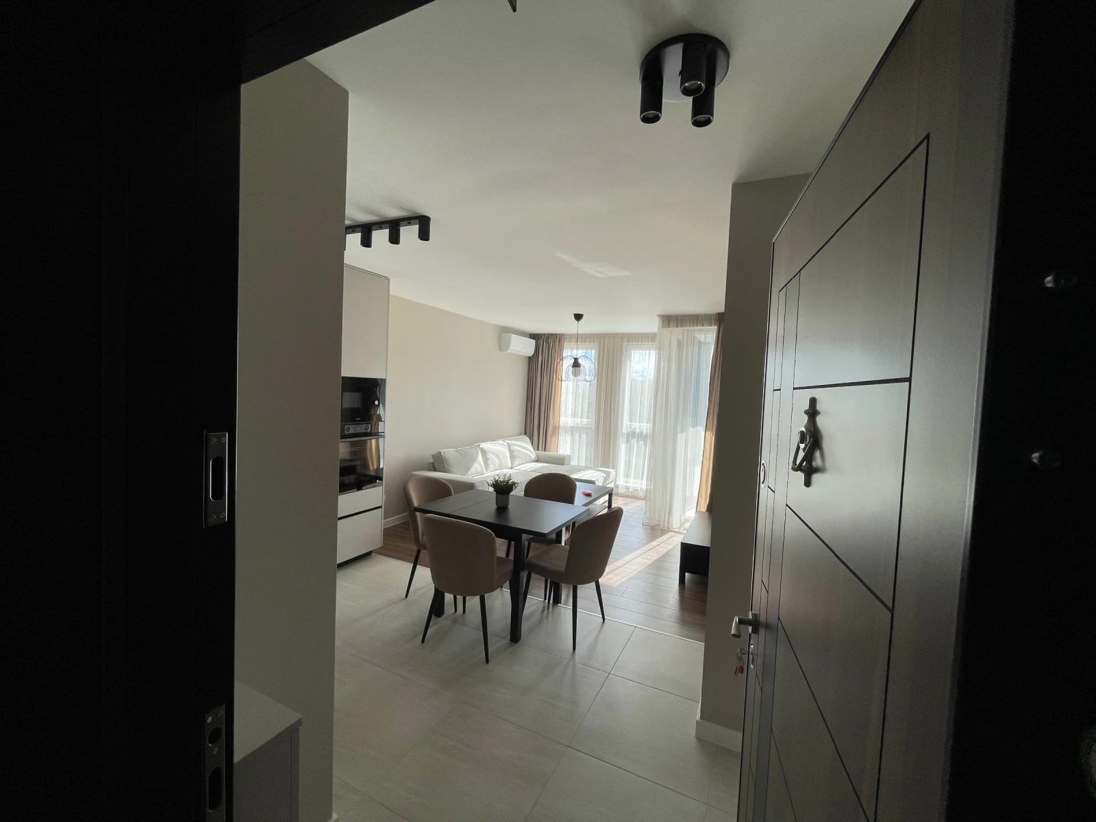 Под наем 2-СТАЕН, град София, Левски В • 1300 лв. / 664.68 € • 11196322 1